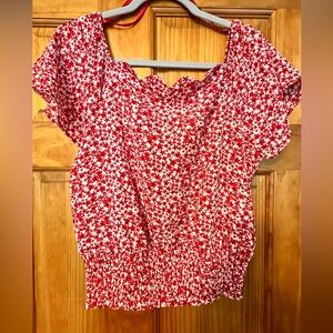 Monteau| L| Red Cropped Scalloped Blosue